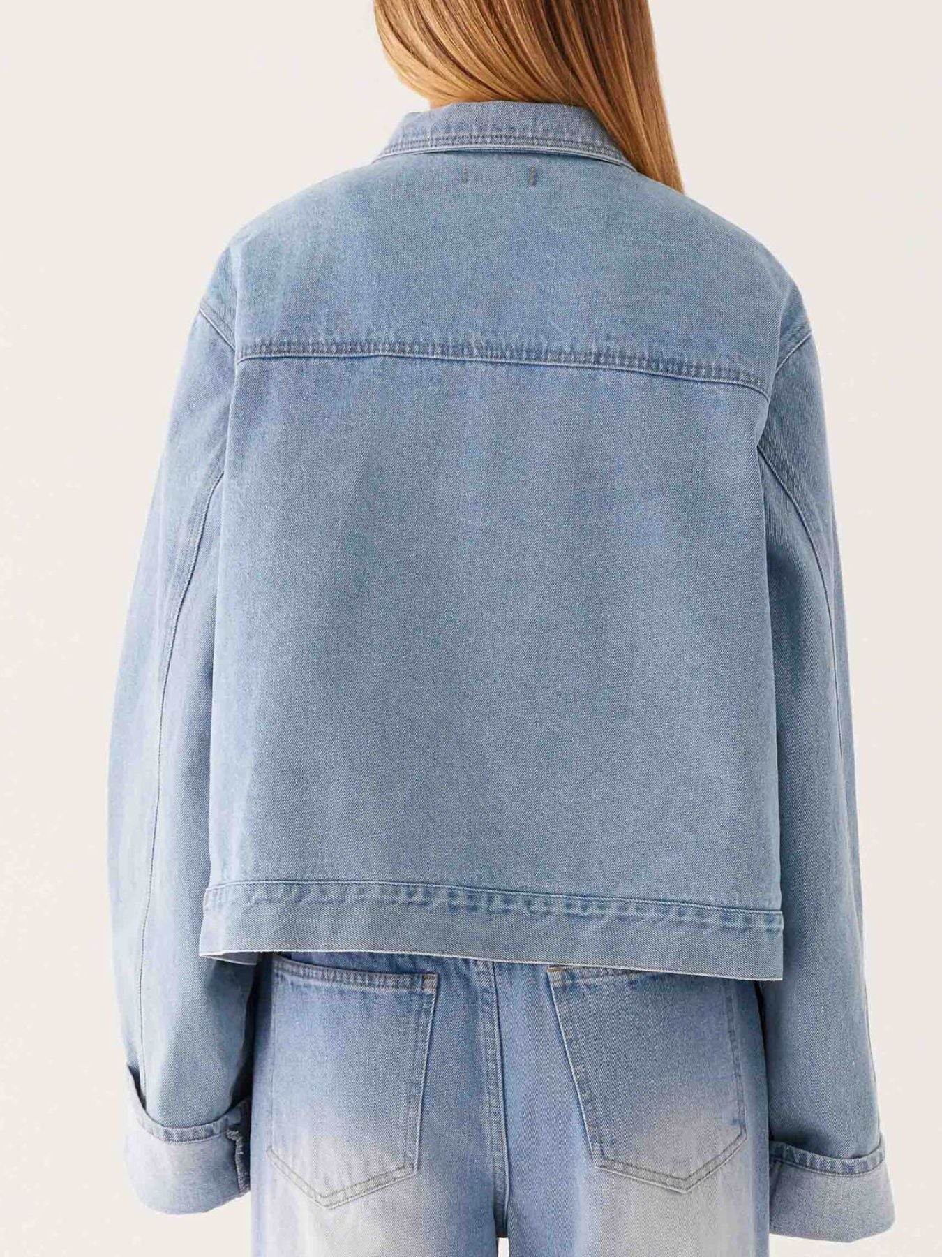 4e67deb7-c455-45e9-a31b-5d75b2679351-Max