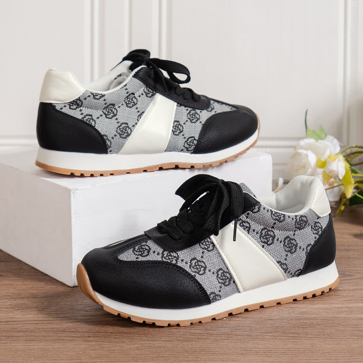 Floral Round Toe Flat Sneakers