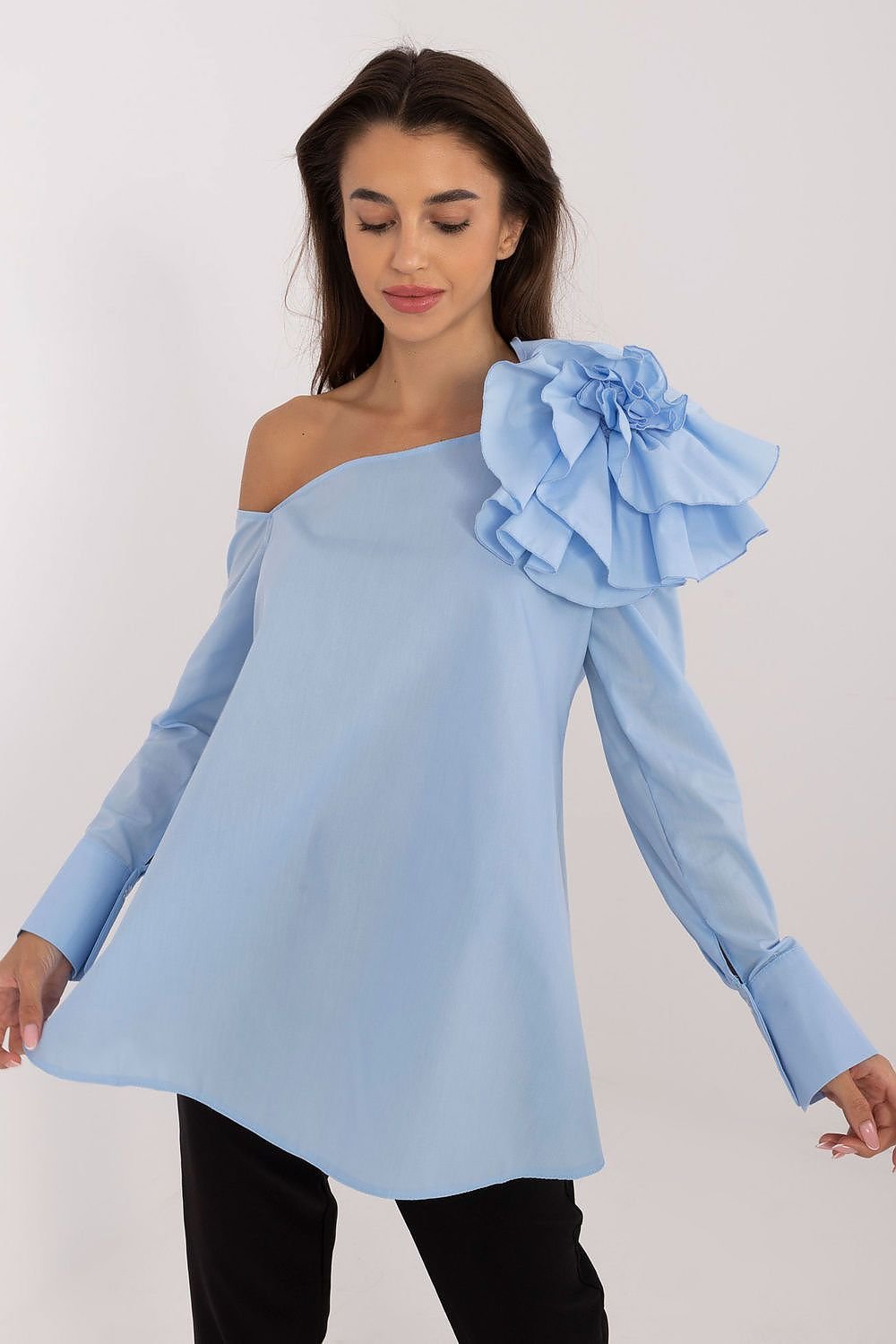 100% Cotton Off-the-Shoulder Flower Brooch Blouse