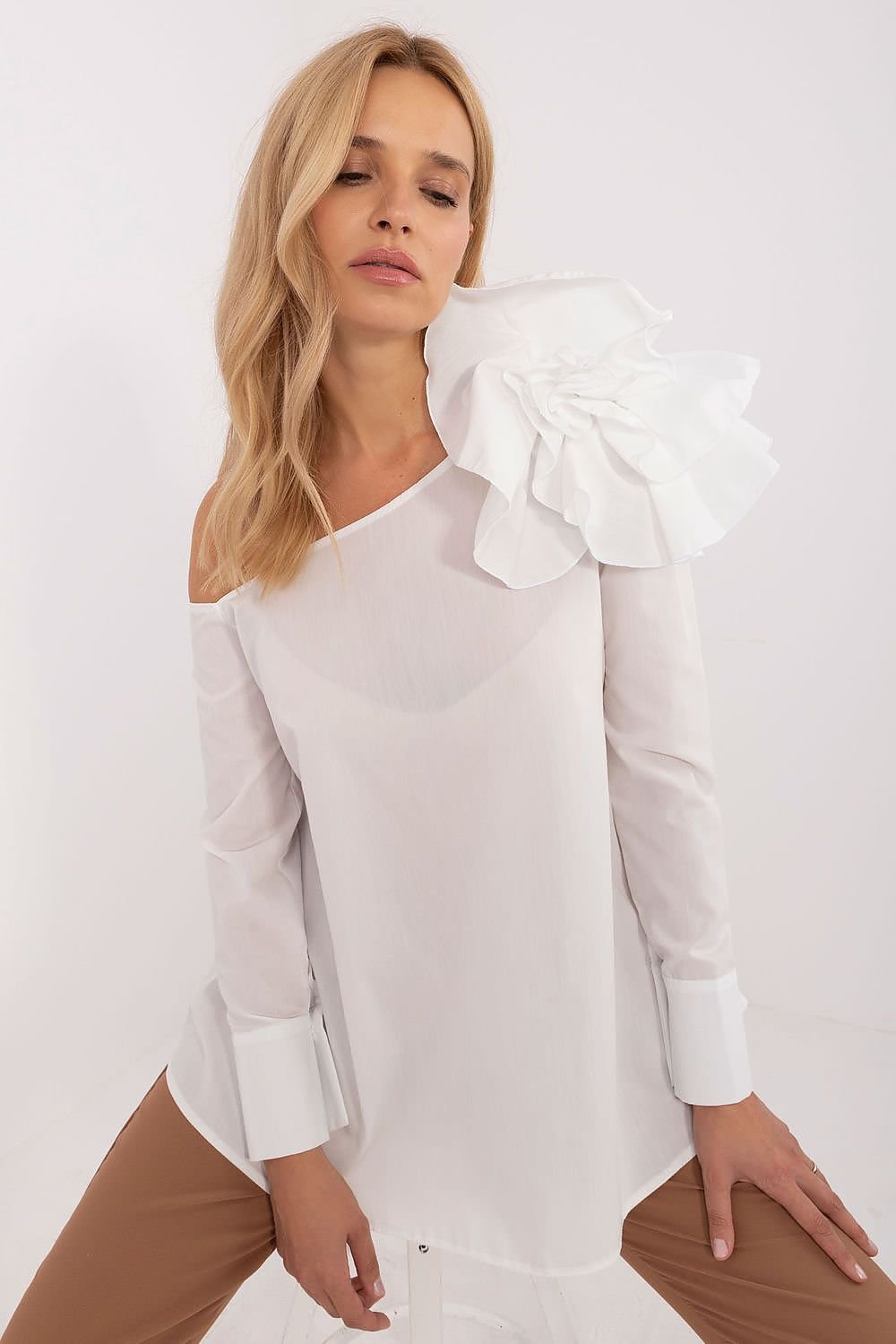 100% Cotton Off-the-Shoulder Flower Brooch Blouse