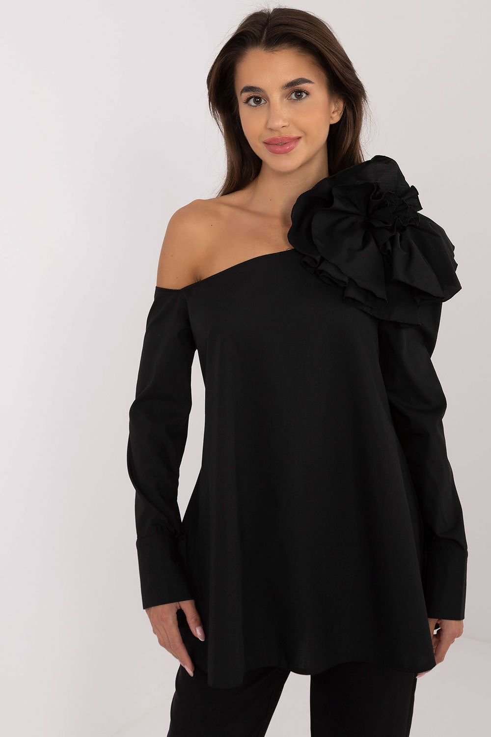100% Cotton Off-the-Shoulder Flower Brooch Blouse