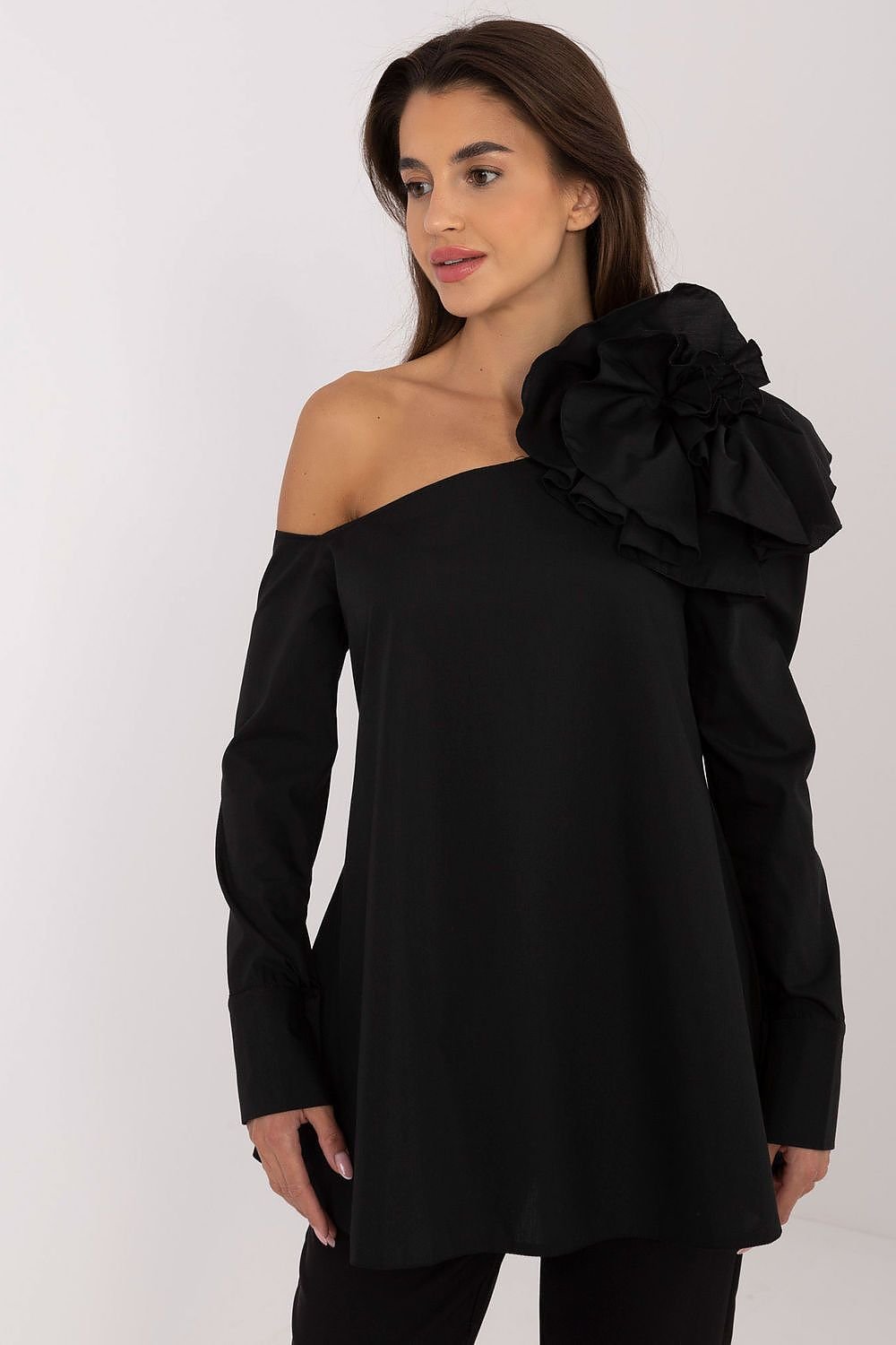 100% Cotton Off-the-Shoulder Flower Brooch Blouse