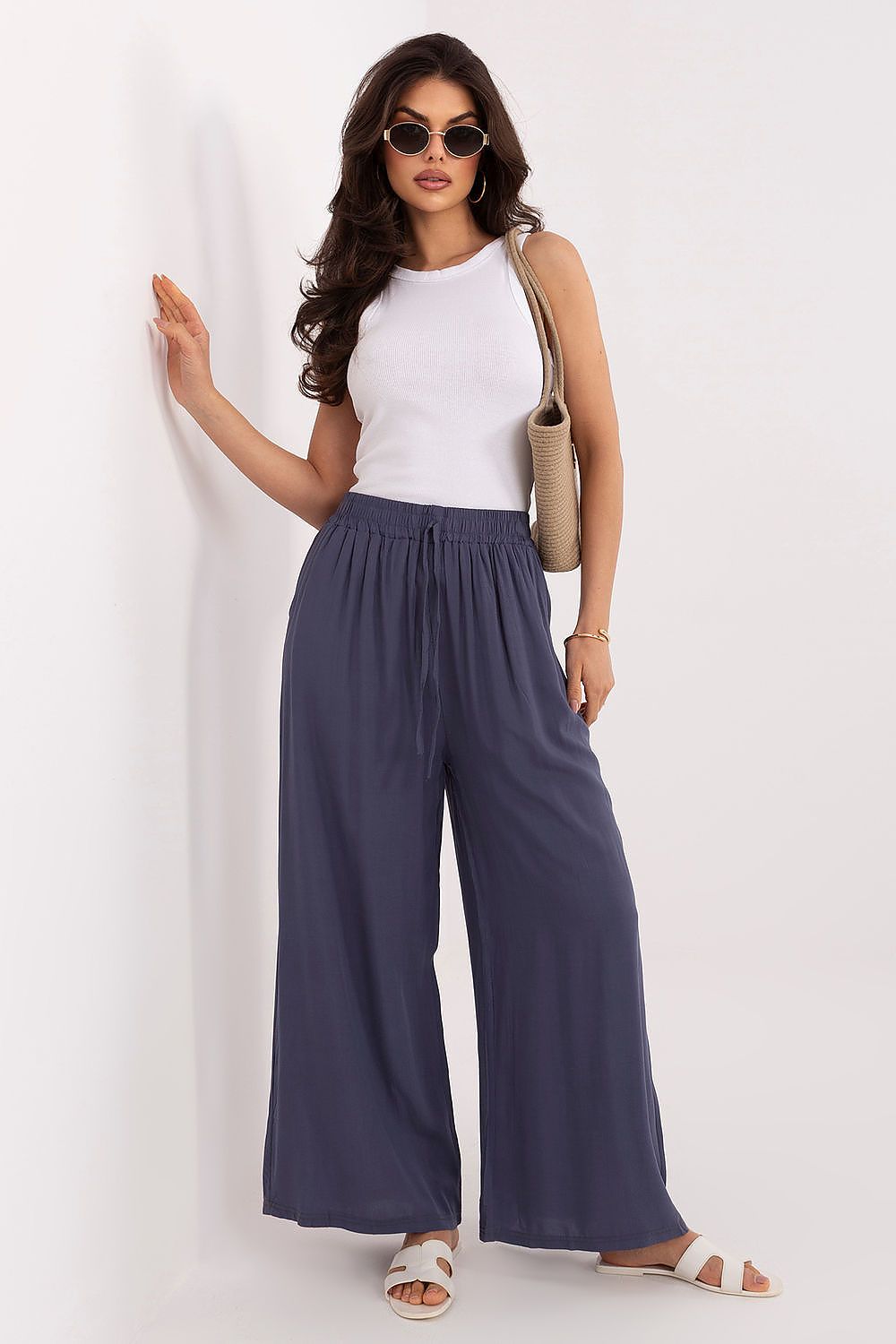  Women trousers model 226643 Italy Moda 